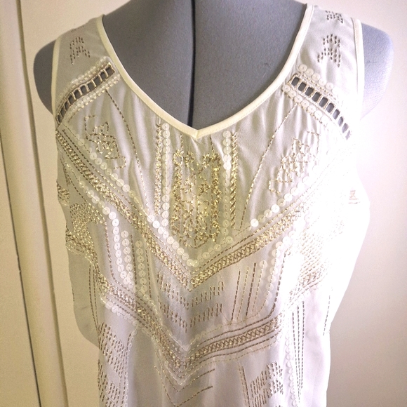 Maunces Tops - White Sheer Sleeveless Top W/ Silver Threads Size Med